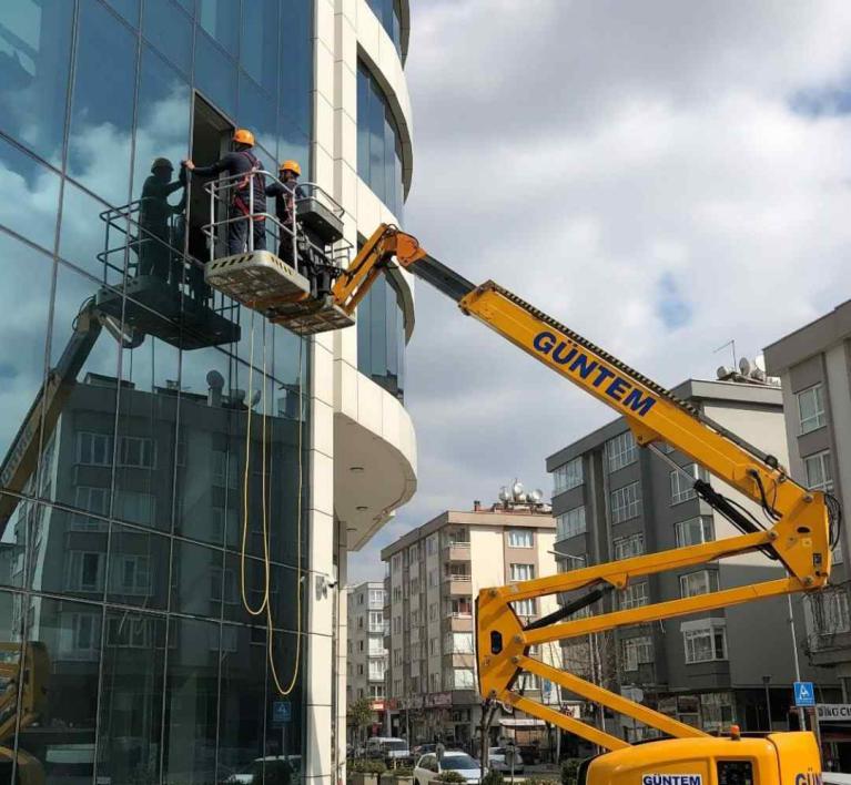 Vinç erişimiyle Avcılar dış cephe temizlik çalışmaları