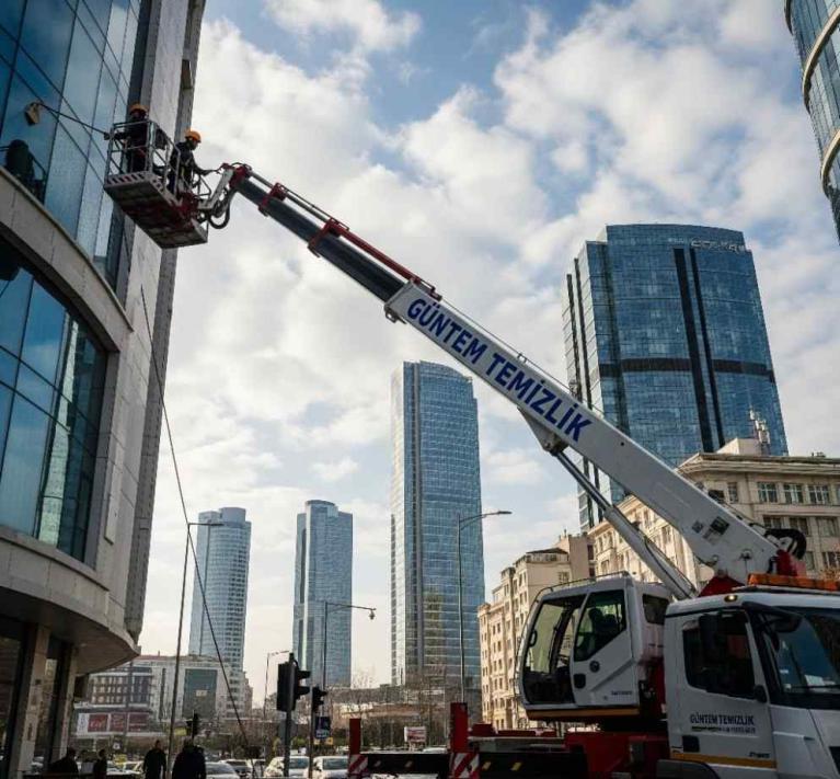 Sepetli vinçli platformla dış cephe temizliği hizmetleri